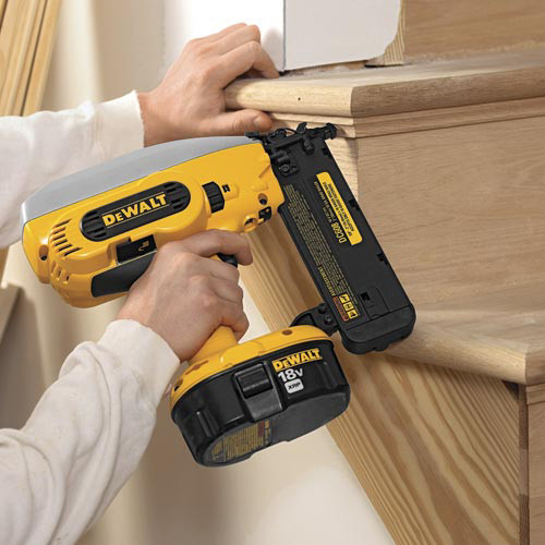 Dewalt DC608K 18V XRP Cordless 18Gauge 58 in. 2 in. Brad Nailer Kit