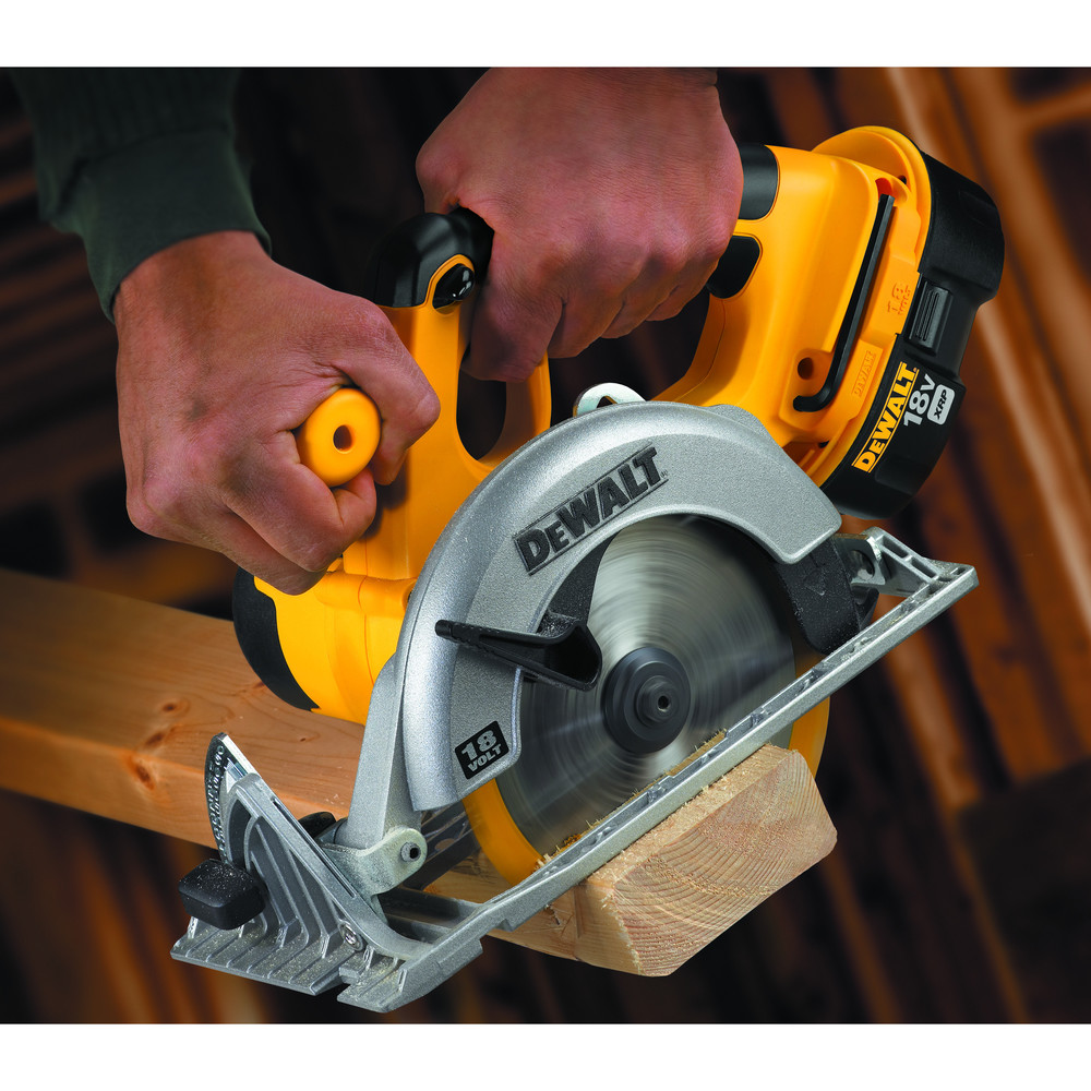Dewalt DC3902 18V XRP Cordless 612 in. Circular Saw with 2 Batteries