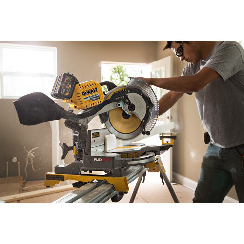 Dewalt DHS716AT2 120V MAX FlexVolt Cordless Lithium Ion 12 in