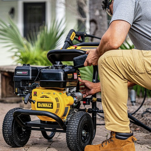 Dewalt 3400 PSI 2.5 GPM Axial Cam Pump Gas Pressure Washer - 61092
