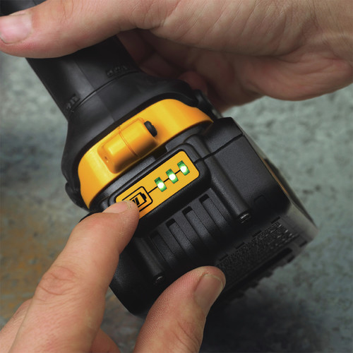 Dewalt 20V MAX 3 Ah Lithium Ion Battery and Charger Kit DCB200C