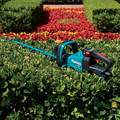 Clearance Center | Makita GHU03M1 40V max XGT Brushless Lithium-Ion 30 in. Cordless Hedge Trimmer Kit (4 Ah) image number 5