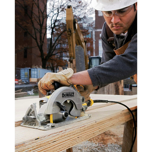 Dewalt 120V 7 1 4 in. Worm Drive Circular Saw with Electric Brake DWS535B