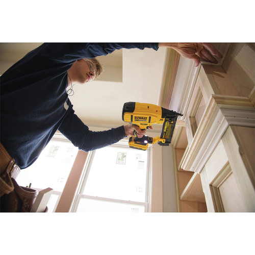 Dewalt dcn680d1 20v max 18ga brad sale nailer kit
