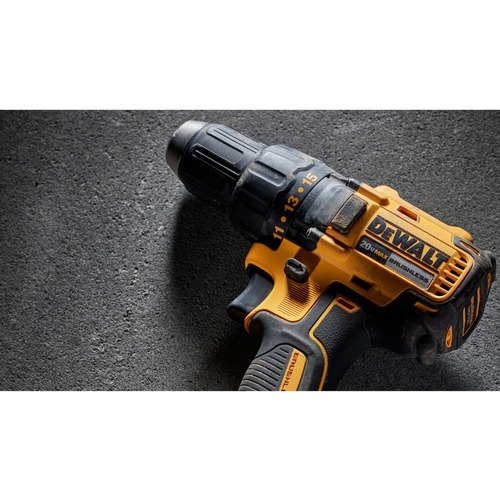 DeWALT 18V cordless drill driver DCD777 - 2 x 1.5Ah batteries