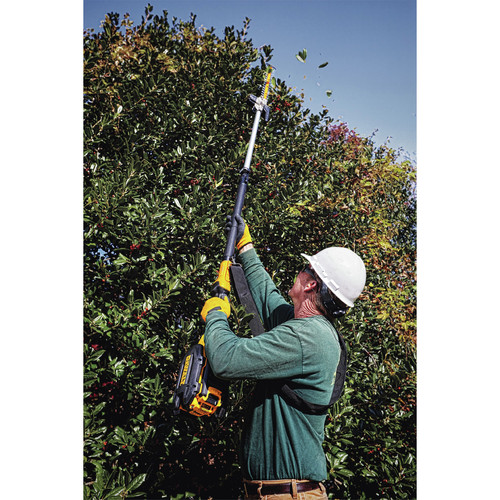 Dewalt 40V MAX 4 Ah Telescoping Pole Hedge Trimmer DCHT895M1