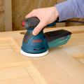  | Factory Reconditioned Bosch ROS20VSC-RT 5 in.  VS Palm Random Orbit Sander Kit with Canvas Carrying Bag image number 9