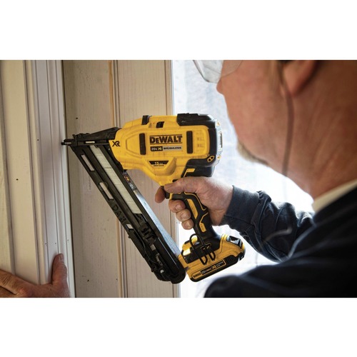 Dewalt 20V MAX XR 15 Gauge 2 1 2 in. Angled Finish Nailer Tool Only DCN650B