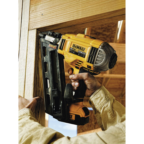 Dewalt DCN692M1 20V MAX Brushless Cordless Lithium-Ion 