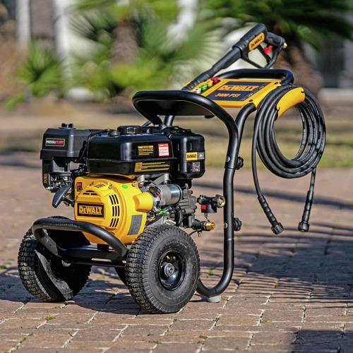 Dewalt 3400 PSI 2.5 GPM Axial Cam Pump Gas Pressure Washer - 61092