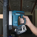 Pneumatic Crown Staplers | Makita XTS01 18V LXT 3.0 Ah Lithium-Ion 3/8 in. Crown Stapler Kit image number 2