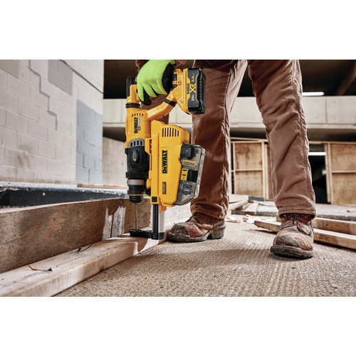 Dewalt 20V MAX XR 1 1 8 in. SDS Plus D Handle Rotary Hammer Dust Extractor DWH205DH