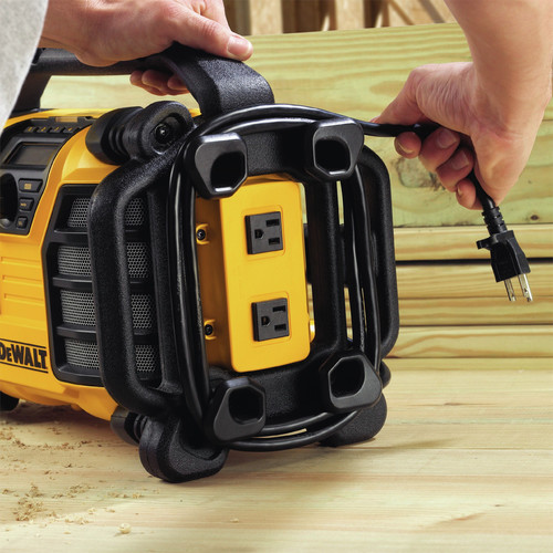 Dewalt DCR015 12V-20V MAX Cordless Worksite Radio and Charger